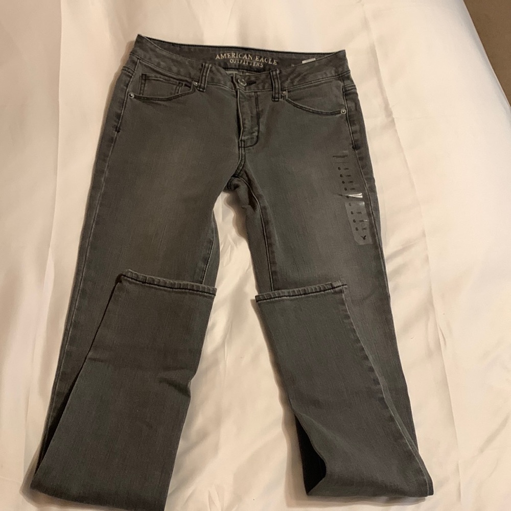 NWT American Eagle outfitters gray jeans size 6 long